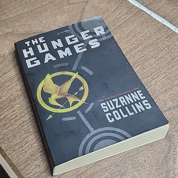 The Hunger Games by Suzanne Collins, Paperback (The Hunger Games #1) - Picture 5 of 11